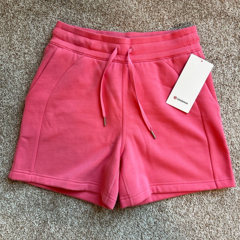 LULULEMON Scuba High-Rise Short 5" Size 6 NWT